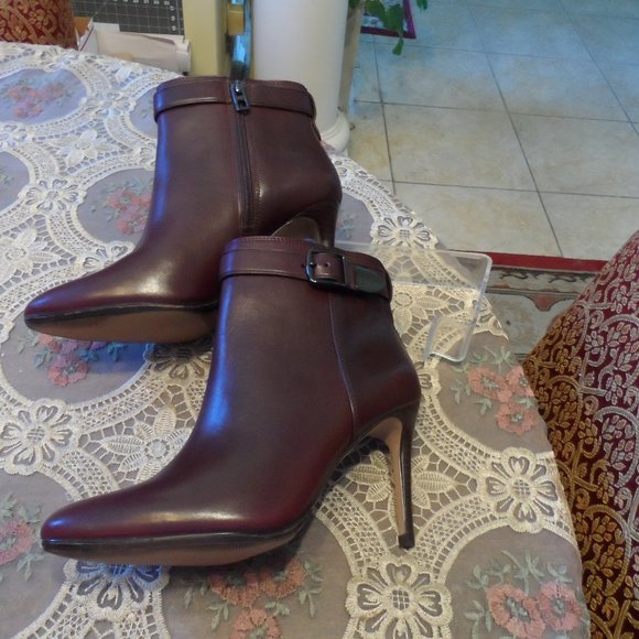 Coach Burgundy Calf Leather Ankle Boots w/ Buckle Detail Size 6M - Picture 1 of 16